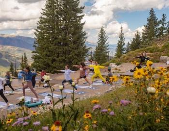 yoga_instruction_overlooking_mountains